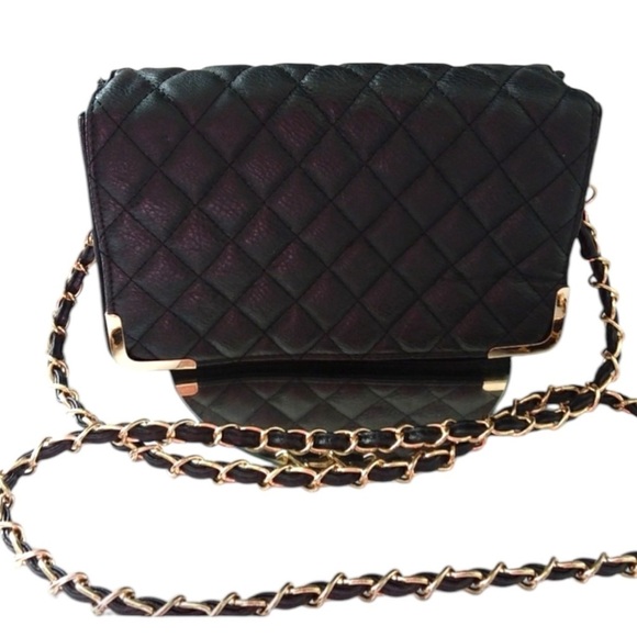 Charlotte Russe Black Quilt Pebbled Faux Leather Bag Gold Detachable Chain Strap - Picture 9 of 11